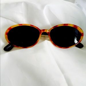 Vintage tortoises sunglasses with green lens